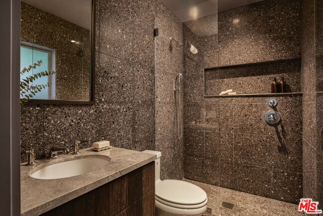 Building Photo - 775 San Rafael Terrace