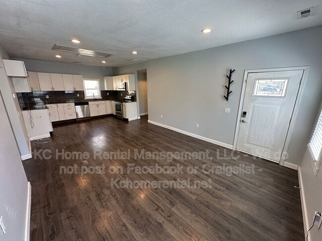 Building Photo - 316 W Elm St