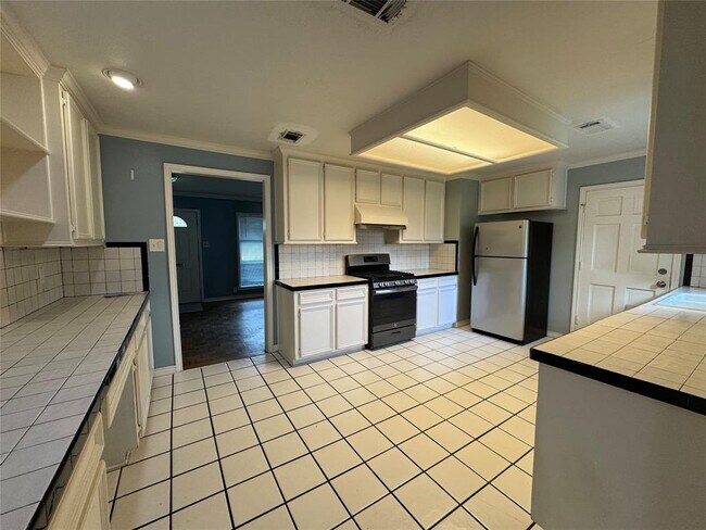 Building Photo - 4206 Gardendale Dr
