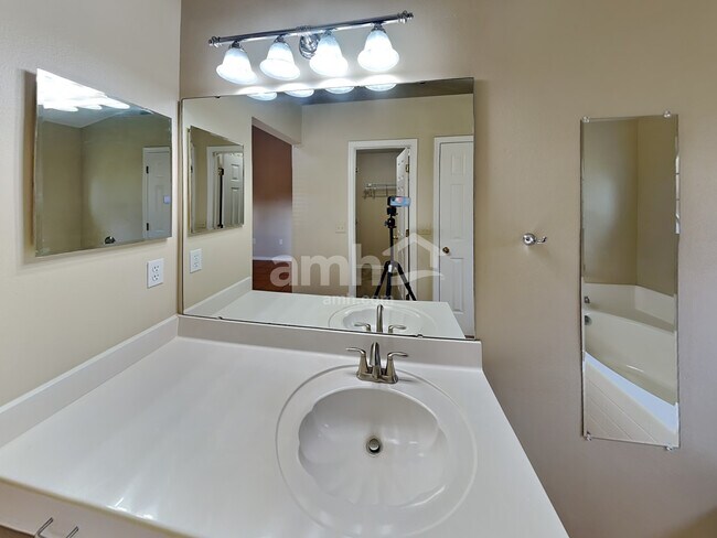 Building Photo - 2991 Saint James Lane