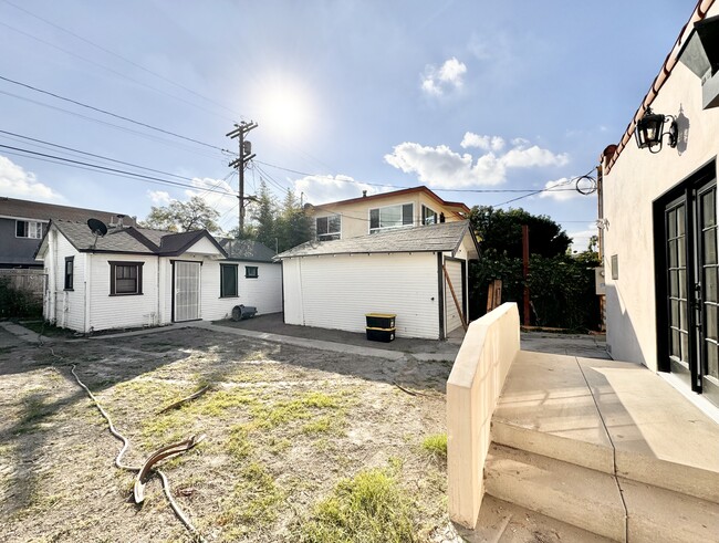 Building Photo - 2818 1/2 S Sycamore Ave Los Angeles, CA 90016