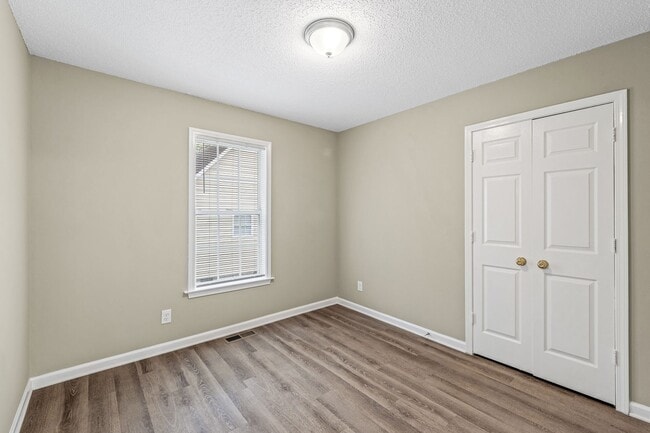 Building Photo - Welcome to this charming 4 bedroom, 2 bathroom home located in Greensboro, NC.