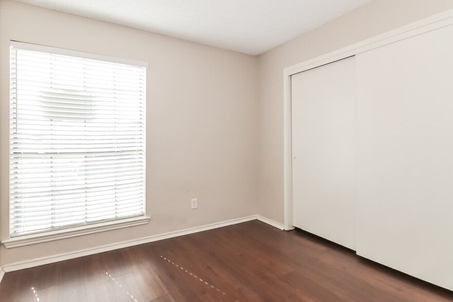 Building Photo - 1141 Paintbrush St