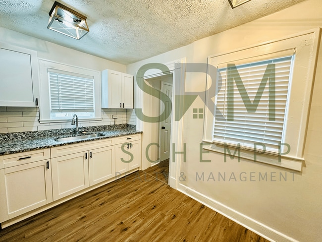 Building Photo - Remodeled 1 bedroom duplex with off street parking near Iroquois Park!