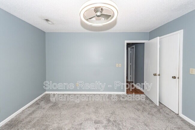 Building Photo - 5212 Elba Dr