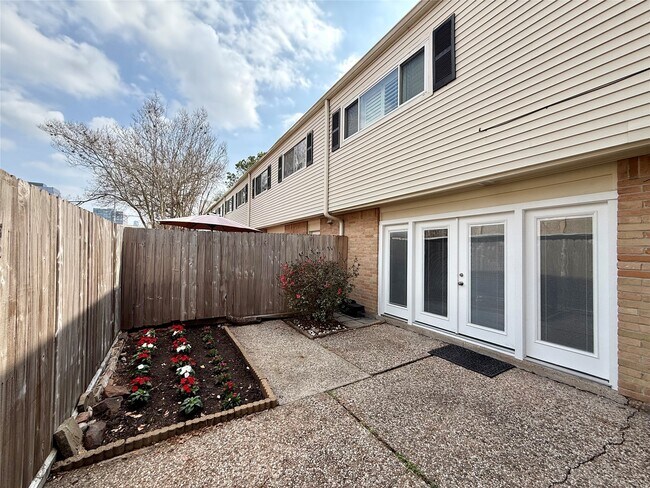 Building Photo - 13132 Trail Hollow Dr