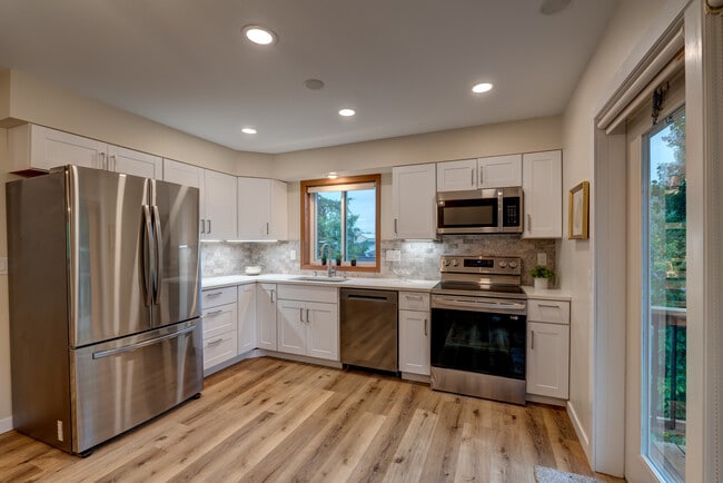 Primary Photo - 211 Parkway Dr