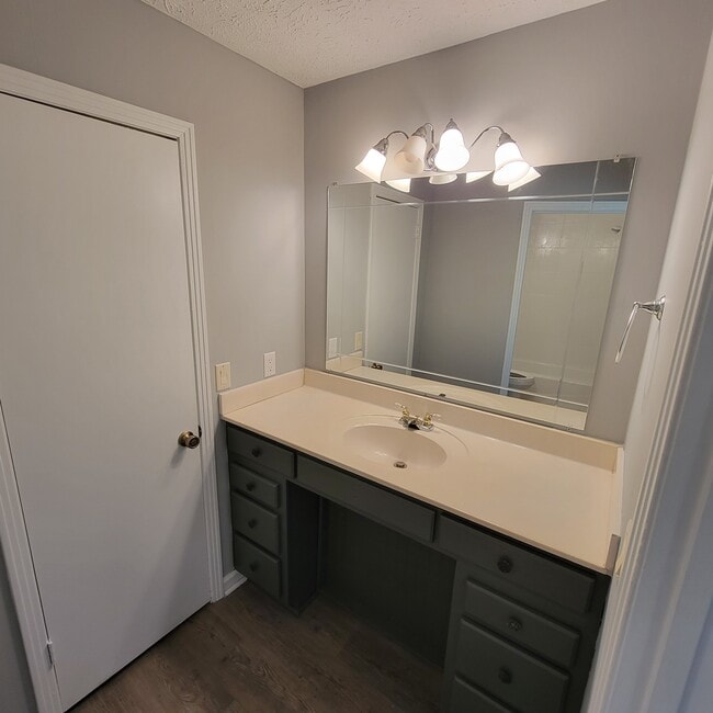 Building Photo - 10668 Old Baxter Rd