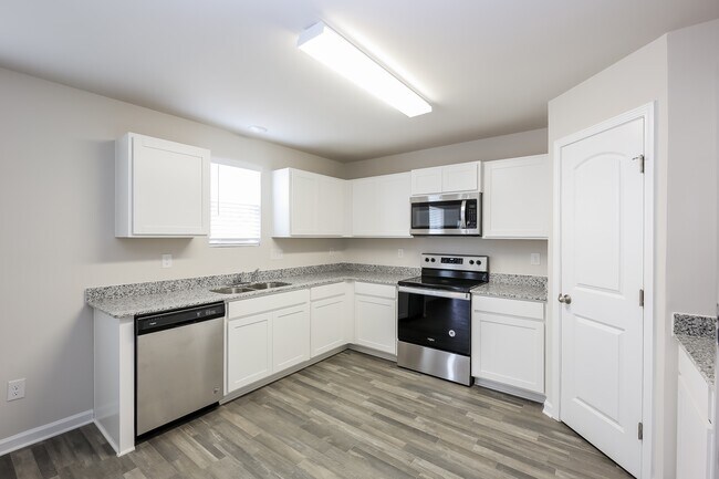 Building Photo - 161 Evvalane Dr