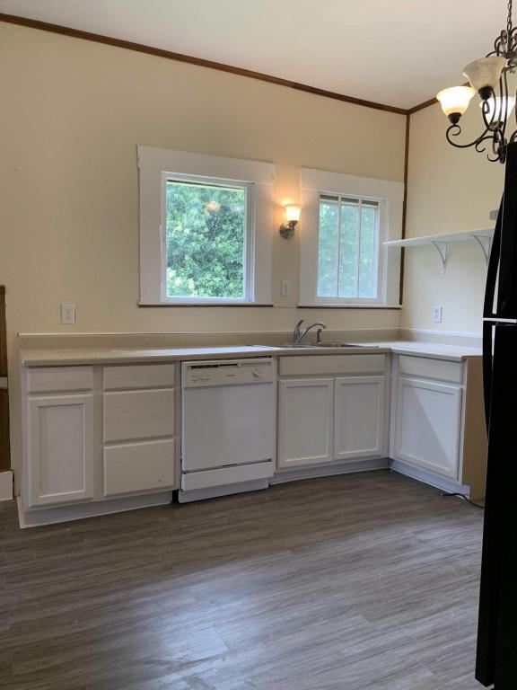 Building Photo - 605 E Main