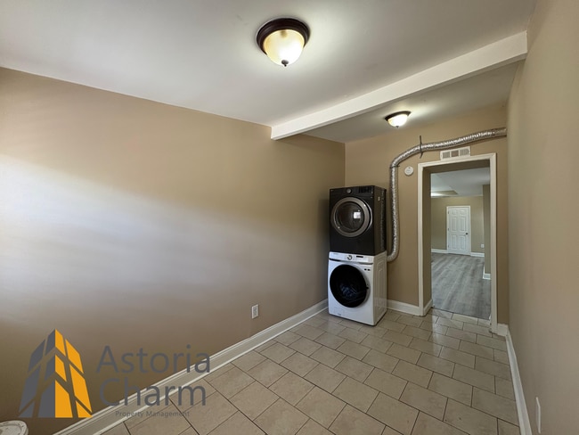 Building Photo - Newly Renovated 2BD Home near from Johns H...