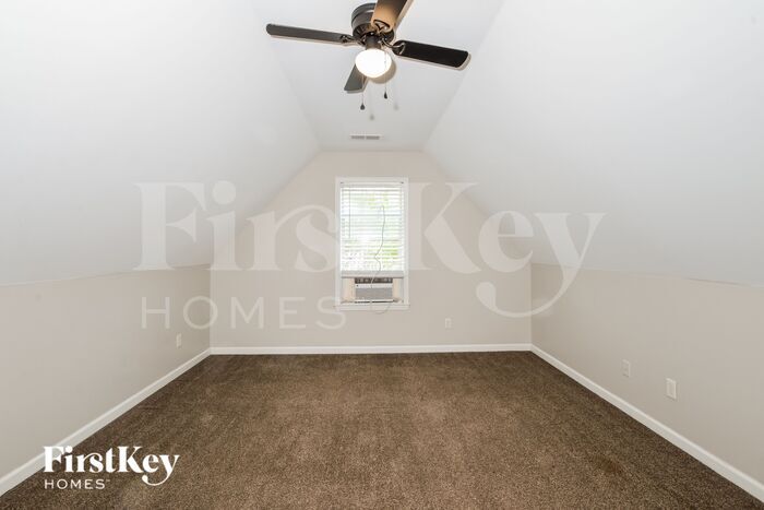 Building Photo - 995 Nesting Wood Cir W