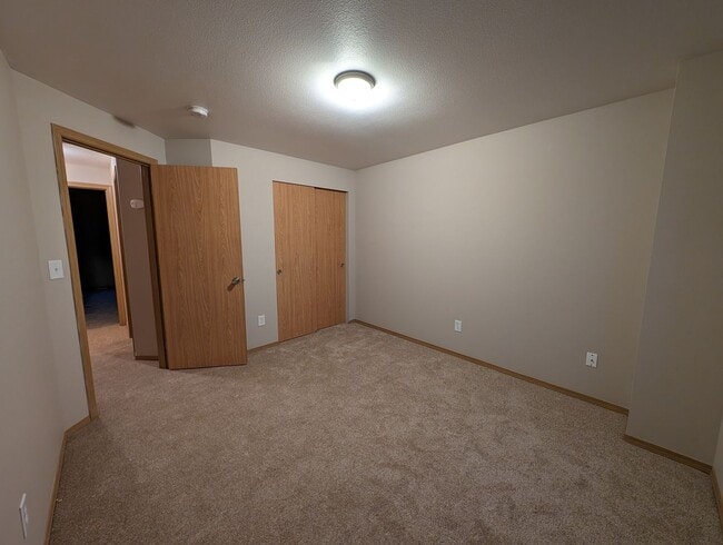 Building Photo - Illahee Home with a View and Two Primary Suites