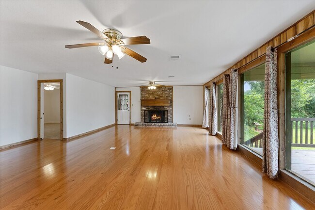 Building Photo - 11104 Quinlan North Lake Dr
