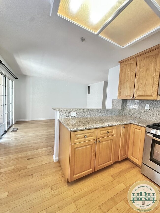 Building Photo - Charming 3BR|2.5BA Palo Alto Townhome – Pr...