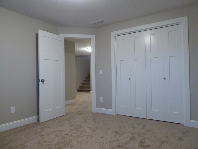 Building Photo - 2202 E Village Estates Dr