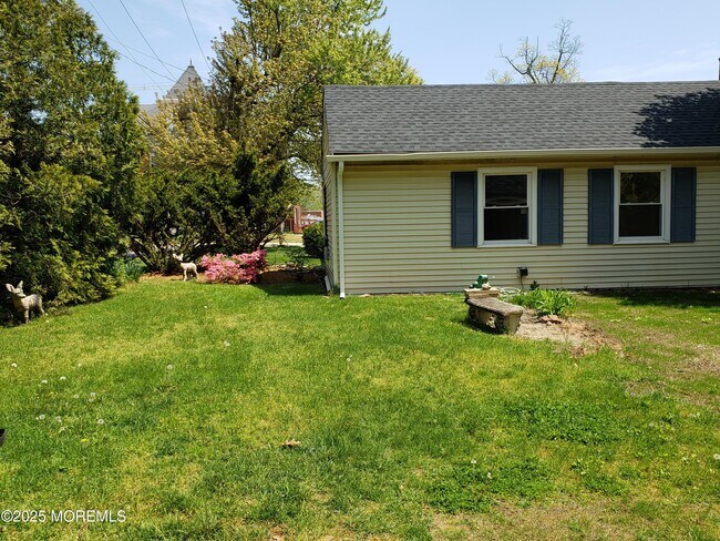 Building Photo - 158 Monmouth Rd