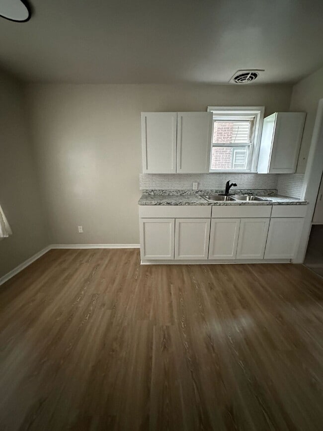 Building Photo - Charming 4-Bedroom Home with 2 Full Baths ...