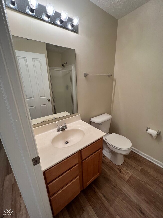 Building Photo - 3522 N Golden Gate Dr