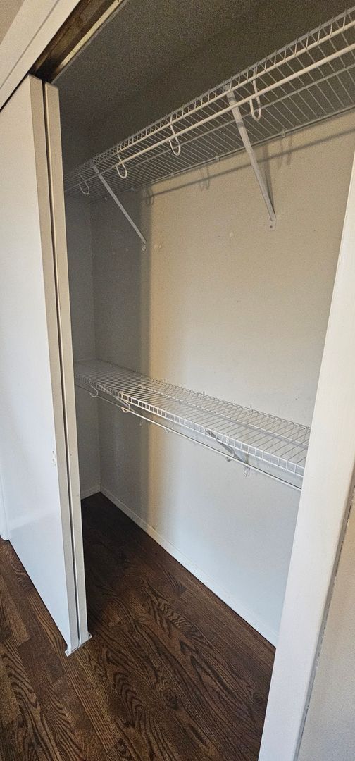 Building Photo - 2513 Hillcrest Dr