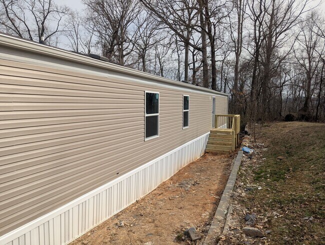 Building Photo - Brand new 3 bed/2 bath home