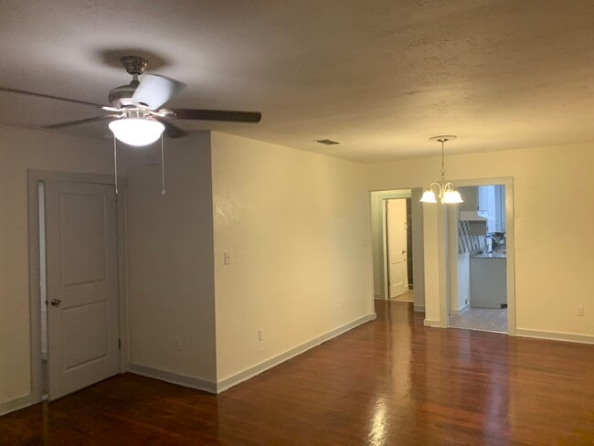 Building Photo - 907 N Lantana Dr