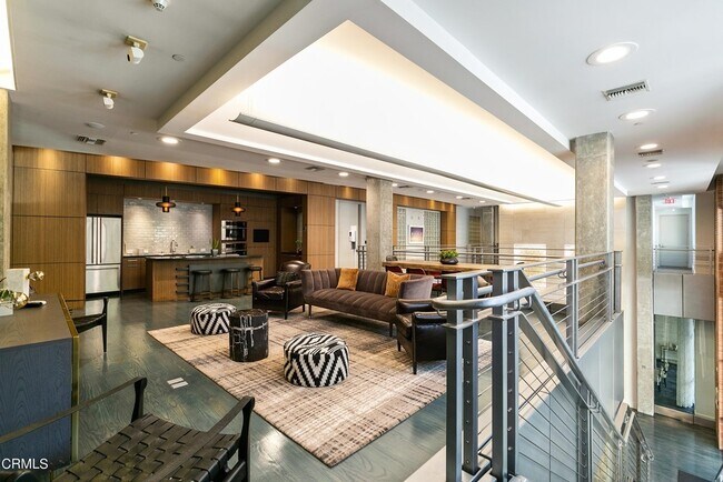 Building Photo - 840 E Green St