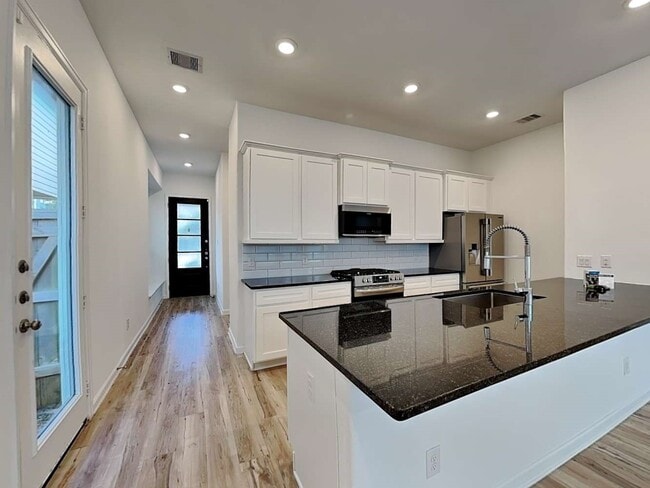 Building Photo - 4023 Champlain Wy