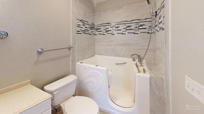 Building Photo - 2018 Shoemaker Dr