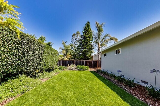 Building Photo - 4401 Castanos St