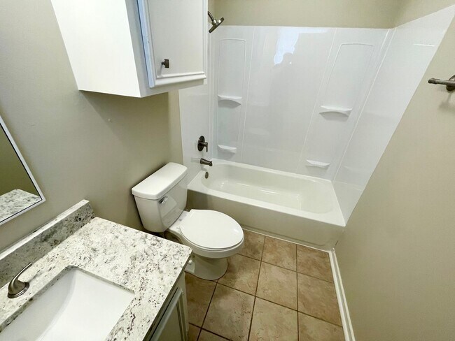 Building Photo - 3/2 townhouse for rent in Brandon 047!