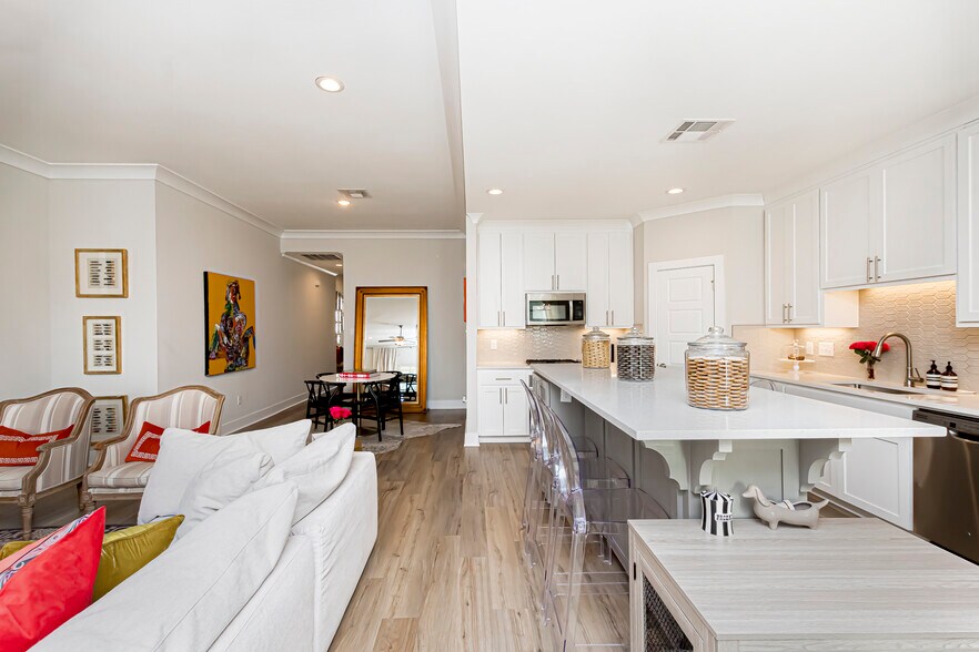 Building Photo - 8840 Southlawn Dr