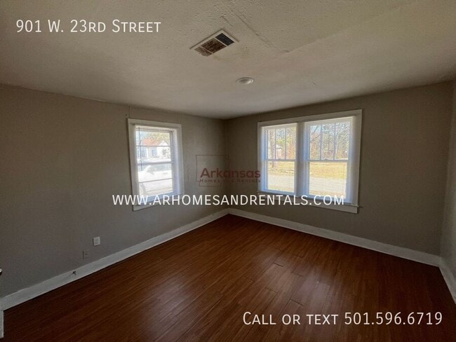 Building Photo - 901 W 23rd St