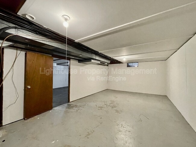 Building Photo - 1348 Carriage Hill Dr SE