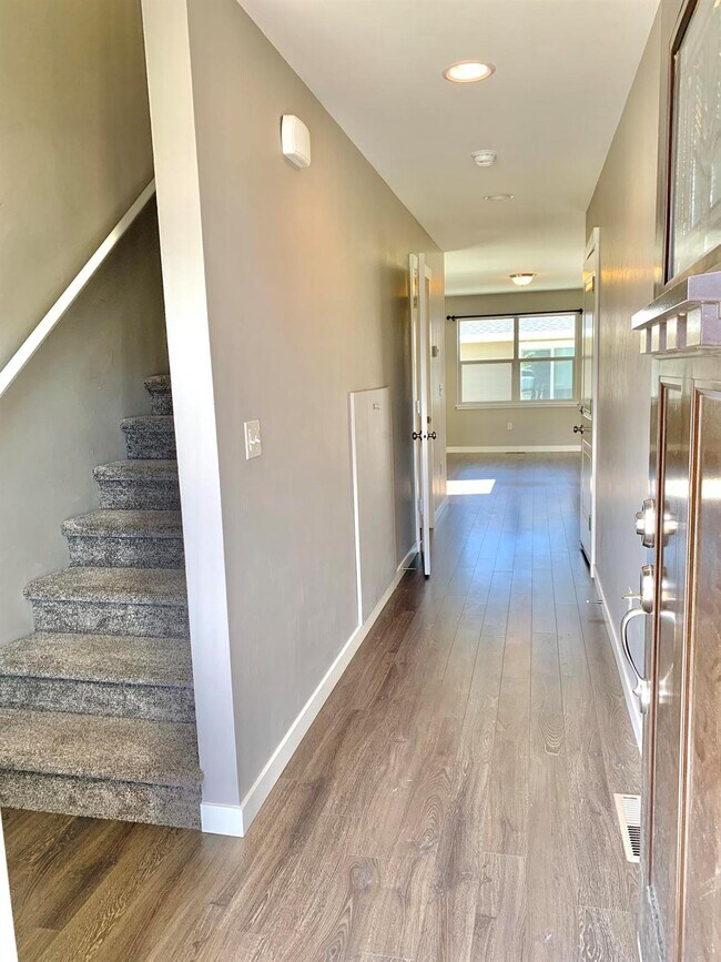 Building Photo - 250 Andesite Ave