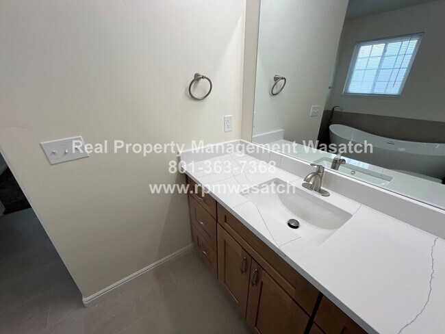 Building Photo - Come See this Beautiful, Recently Remodeled 3 Bedroom, 2.5 Bathroom Draper Town Home With HALF OF...