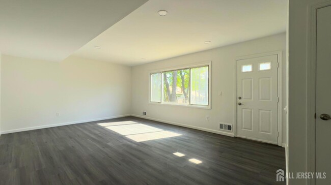 Building Photo - 412 Ryders Ln