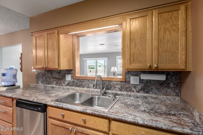 Building Photo - 9430 W Arrowhead Dr