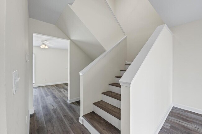 Building Photo - "Charming 2-Bedroom Townhouse Retreat with...