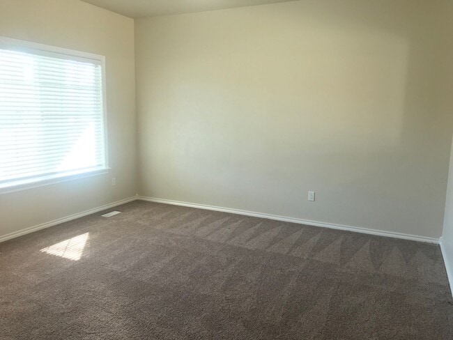 Building Photo - Meridian Charmer with 3 Car Garage, & Huge Backyard!