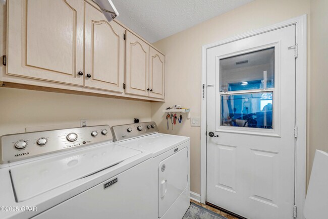 Building Photo - 625 Amberjack Dr