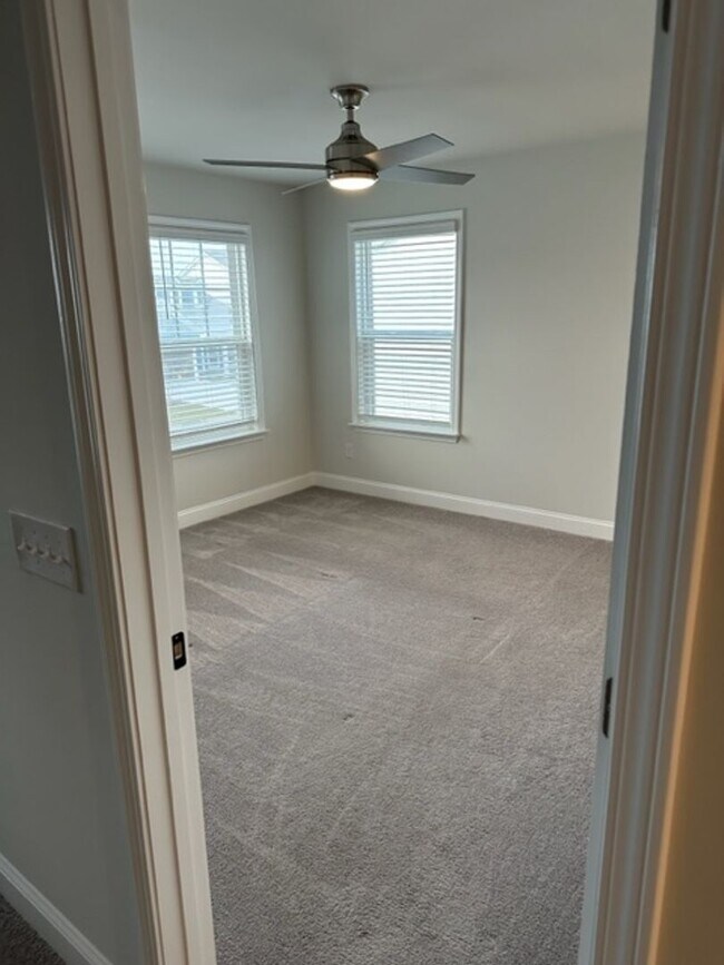 Building Photo - 5 Bedroom / 4 Bathroom House at Malind Bluff