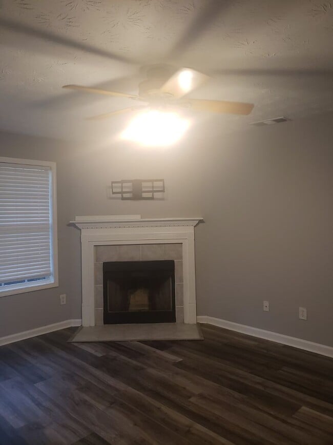 Building Photo - 4 Bedroom 3 Bath Home in Locust Grove