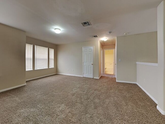 Building Photo - No Applications Fees* $500 off first month...