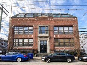 Building Photo - 325 Myrtle Ave