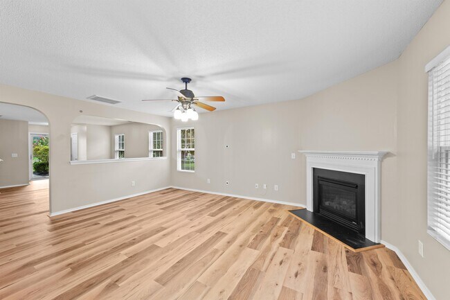 Building Photo - 5 Thorton Ct