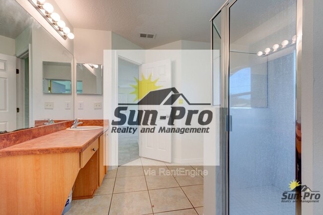 Building Photo - 5505 Magnolia Ave