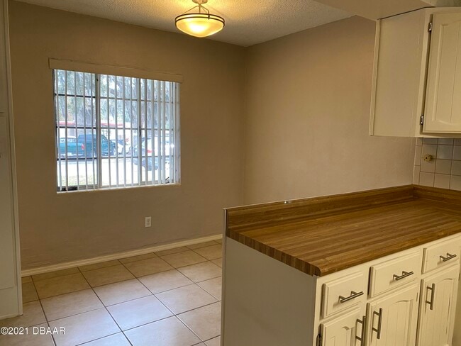 Building Photo - 420 Miriam Ave