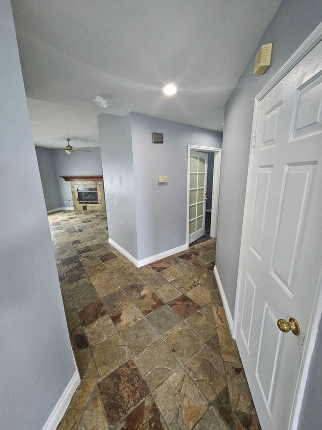 Building Photo - Beautiful Corona Home with POOL!