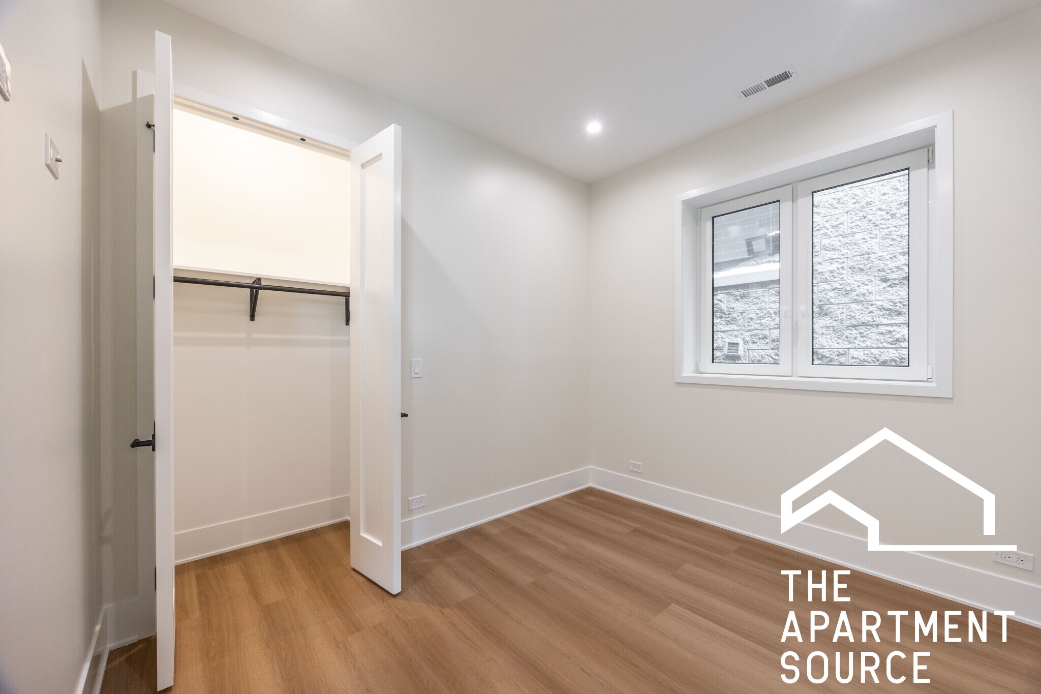 Building Photo - 1620 W Grand Ave